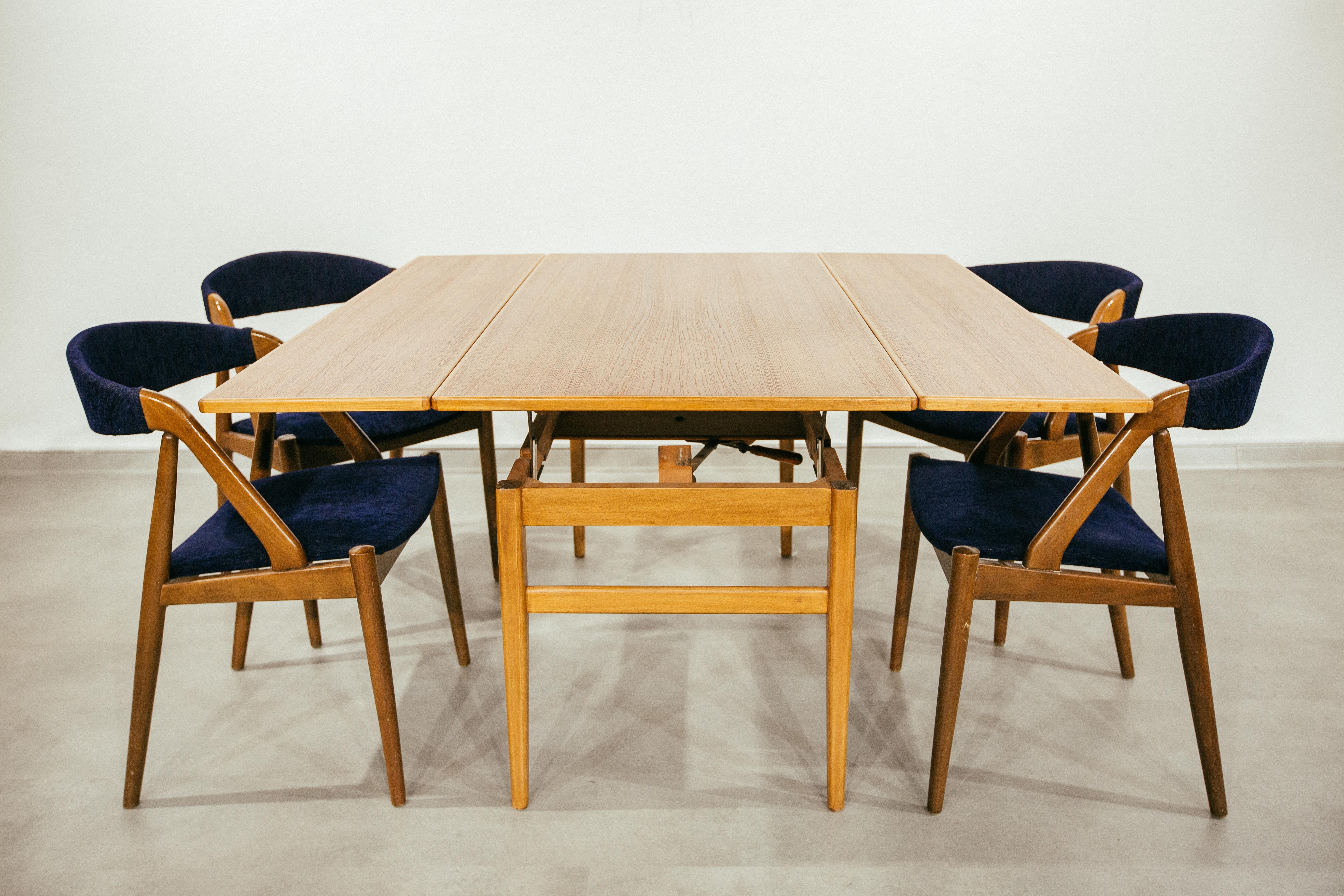  Emmaboda Möbelfabrik, 1950s. Orta sehpa / Yemek masası teak ağacı 